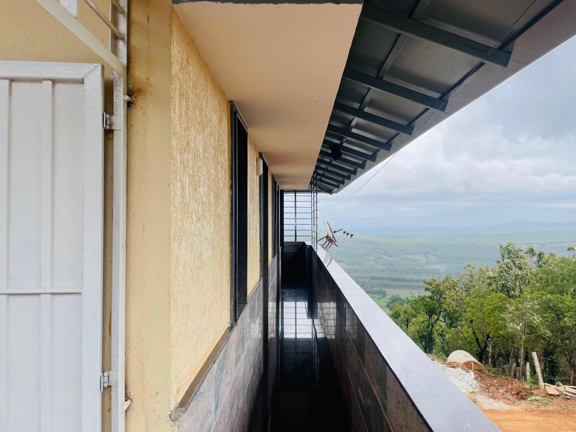 Rashi Z View Estate Stay Tarikere Eksteriør bilde